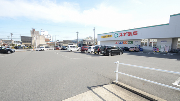 スギ薬局　瀬戸西山店の駐車場