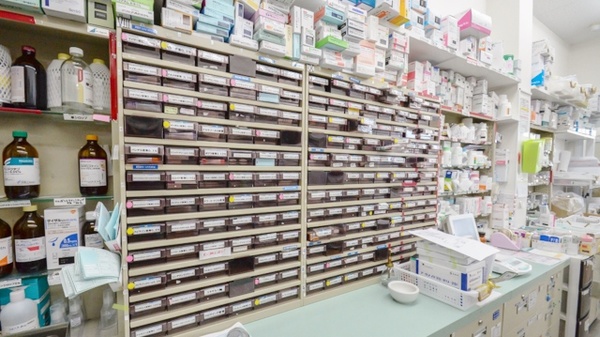 スギ薬局　瀬戸西山店の薬棚