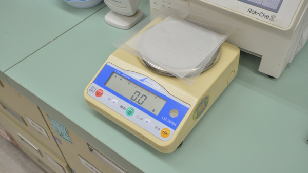 スギ薬局　味美店の調剤器具