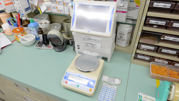 スギ薬局　山ノ内店の調剤器具