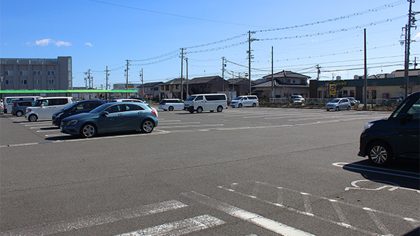 スギ薬局　大覚寺店の駐車場