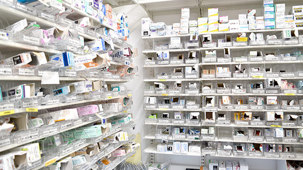スギ薬局　門真千石店の薬棚