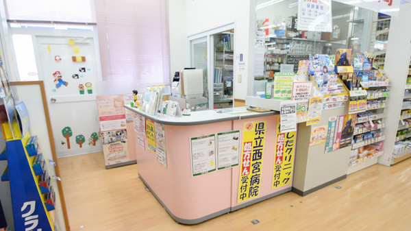 スギ薬局　西宮中前田店の受付/カウンター