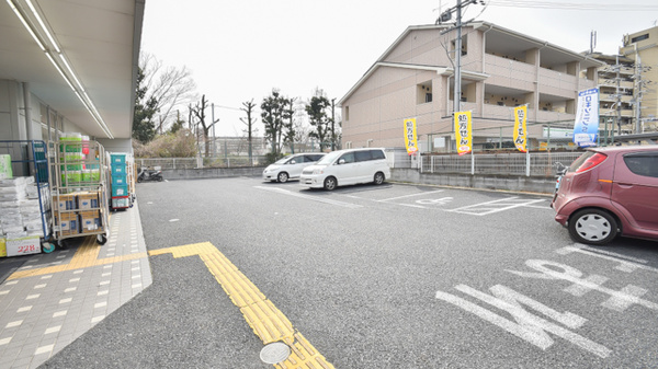 スギ薬局　小栗栖店の駐車場