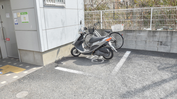 スギ薬局　小栗栖店の駐輪場