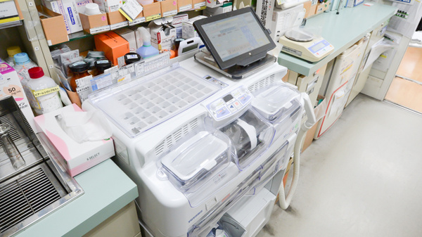 スギ薬局　苦楽園店の調剤器具