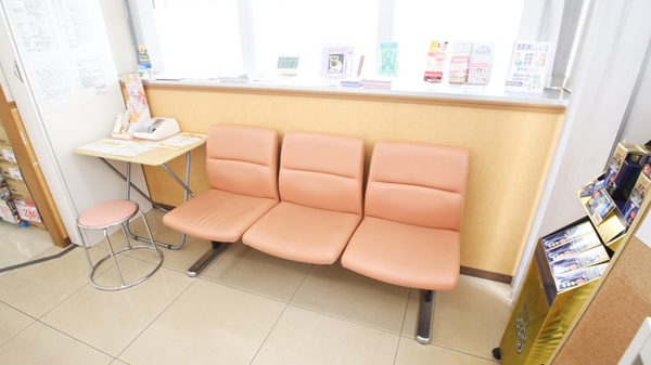 スギ薬局　尼崎南七松店の待合スペース