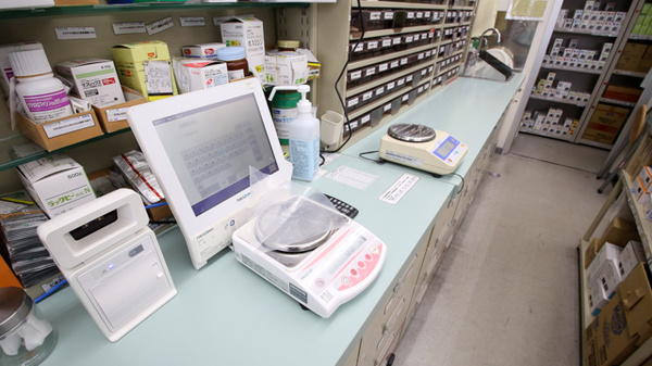 スギ薬局　尼崎南七松店の調剤器具