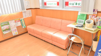 スギ薬局　菰野店の待合スペース