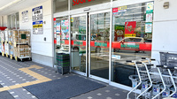 スギ薬局　八幡男山店の入口