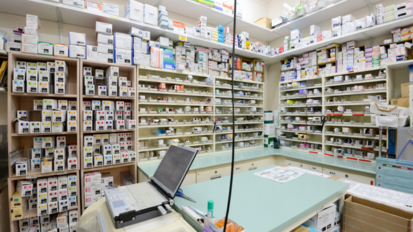 スギ薬局　服部西店の調剤室