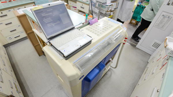 スギ薬局　服部西店の調剤器具