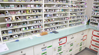 スギ薬局　碧南雨池店の薬棚
