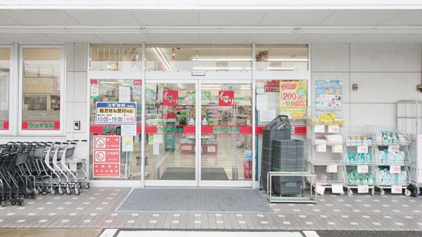 スギ薬局　豊橋中浜店の入口