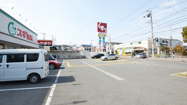スギ薬局　茨木水尾店の駐車場