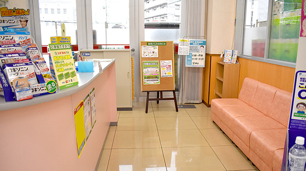 スギ薬局　堺長曽根店の待合スペース