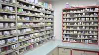 スギ薬局　堺長曽根店の薬棚