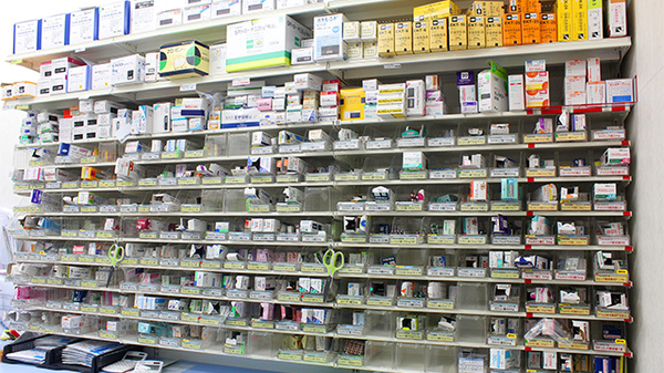 スギ薬局　藤枝水守店の薬棚