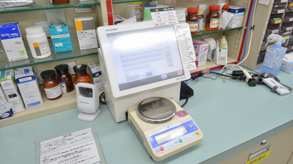 スギ薬局　堀の内店の調剤器具