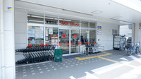スギ薬局　東園田店の入口