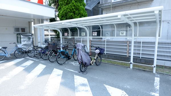 スギ薬局　東園田店の駐輪場