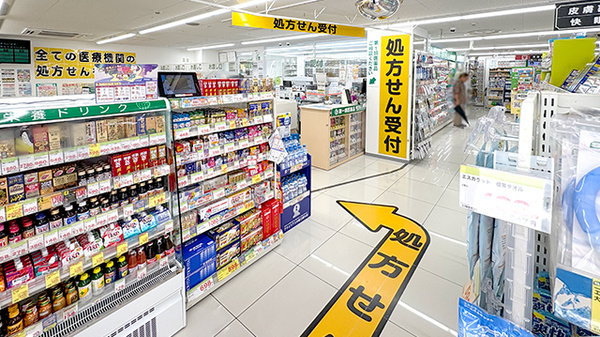 スギ薬局　岡本店の入口
