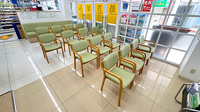 スギ薬局　岡本店の待合スペース
