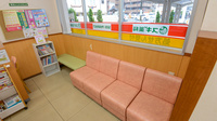 スギ薬局　吹田金田店の待合スペース