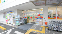 スギ薬局　吹田金田店の入口