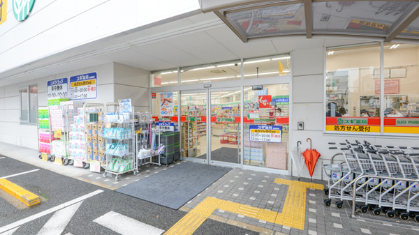 スギ薬局　吹田金田店の入口