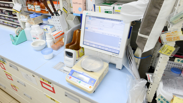 スギ薬局　吹田金田店の調剤器具
