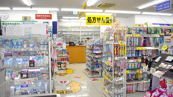 スギ薬局　寺町店の入口