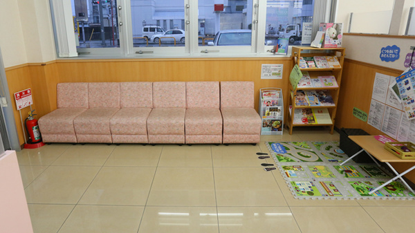 スギ薬局　大津富士見台店の待合スペース