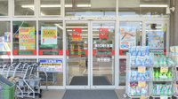 スギ薬局　沓掛店の入口