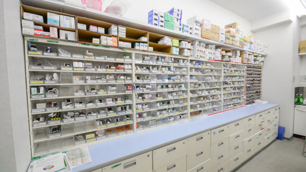 スギ薬局　沓掛店の薬棚