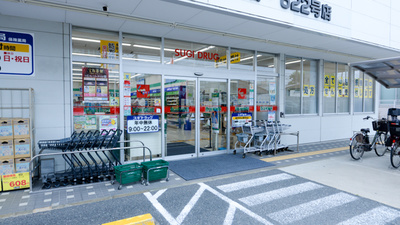 スギ薬局　尼崎西長洲店の入口