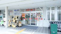 スギ薬局　上坂部店の入口