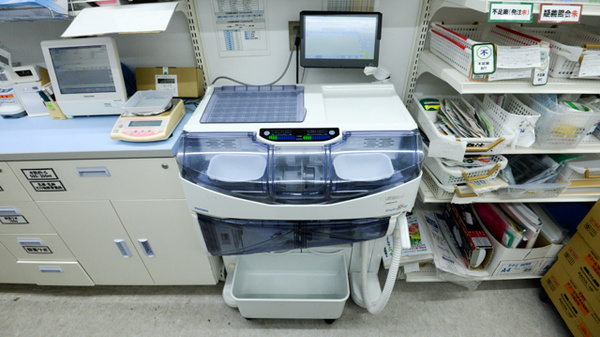 スギ薬局　上坂部店の調剤器具
