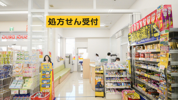 スギ薬局　阪神深江店の入口