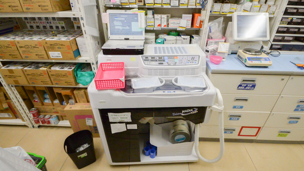 スギ薬局　阪神深江店の調剤器具