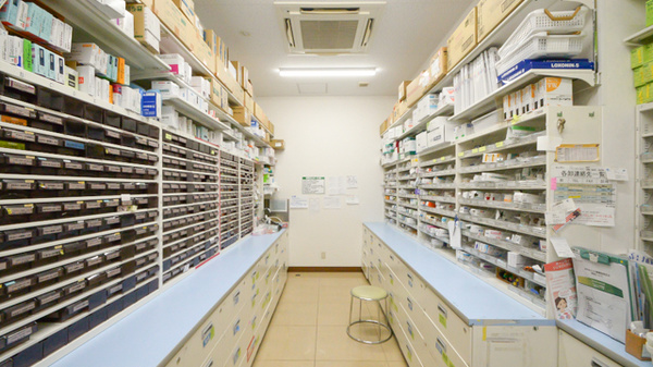 スギ薬局　阪神深江店の調剤室