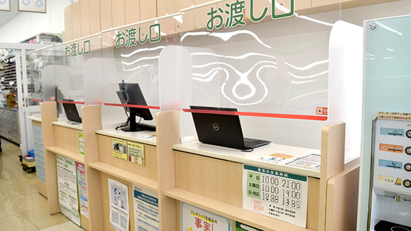 スギ薬局　東豊中店の受付/カウンター
