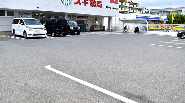 スギ薬局　東豊中店の駐車場