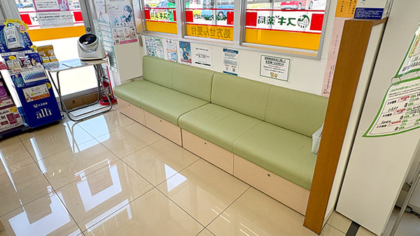スギ薬局　和泉和田店の待合スペース