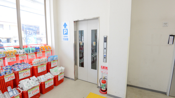 スギ薬局　宇治店のエレベーター