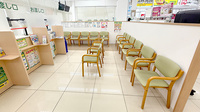スギ薬局　神戸持子店の待合スペース