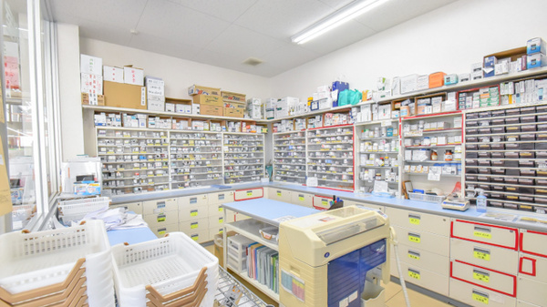 スギ薬局　高茶屋店の調剤器具