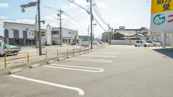 スギ薬局　内五曲店の駐車場