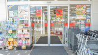 スギ薬局　内五曲店の入口