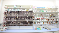 スギ薬局　本宿店の薬棚
